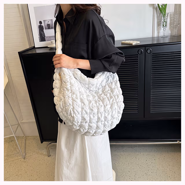 Quiltad Crossbody-Lättviktsväska i Nylon White
