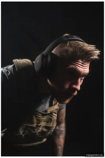 Supra NiTRO-X Hybrid ANC trådlösa around ear-hörlurar (svarta)